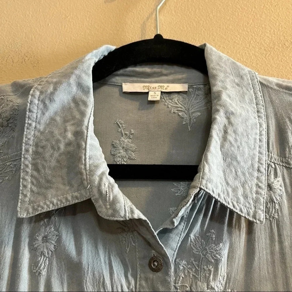 MISS ME Size Small Roll-tab Floral Embroidered BOHO Button Shirt Ruffled Blue - Picture 3 of 10